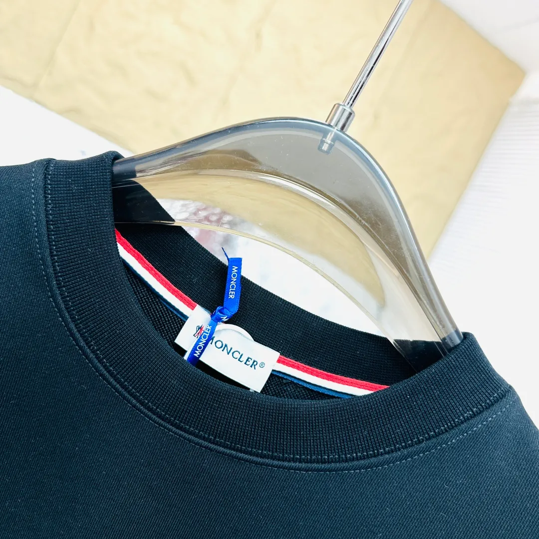 ： 🤳𝐌𝐎𝐍𝐂𝐋𝐄𝐑 ：☑️ 440 👕 ：☑️ 1*1 。🔜 。 ：☑️ 3D ，🇧🇫 1：1 。 ， ， ！🇲🇩 ！ Size：☑️S 〰️M 〰️L 〰️XL 〰️XXL